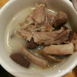 成都味道必尝 肖仙仙羊肉汤三官堂总店的“仙仙精品羊肉汤”真相当大